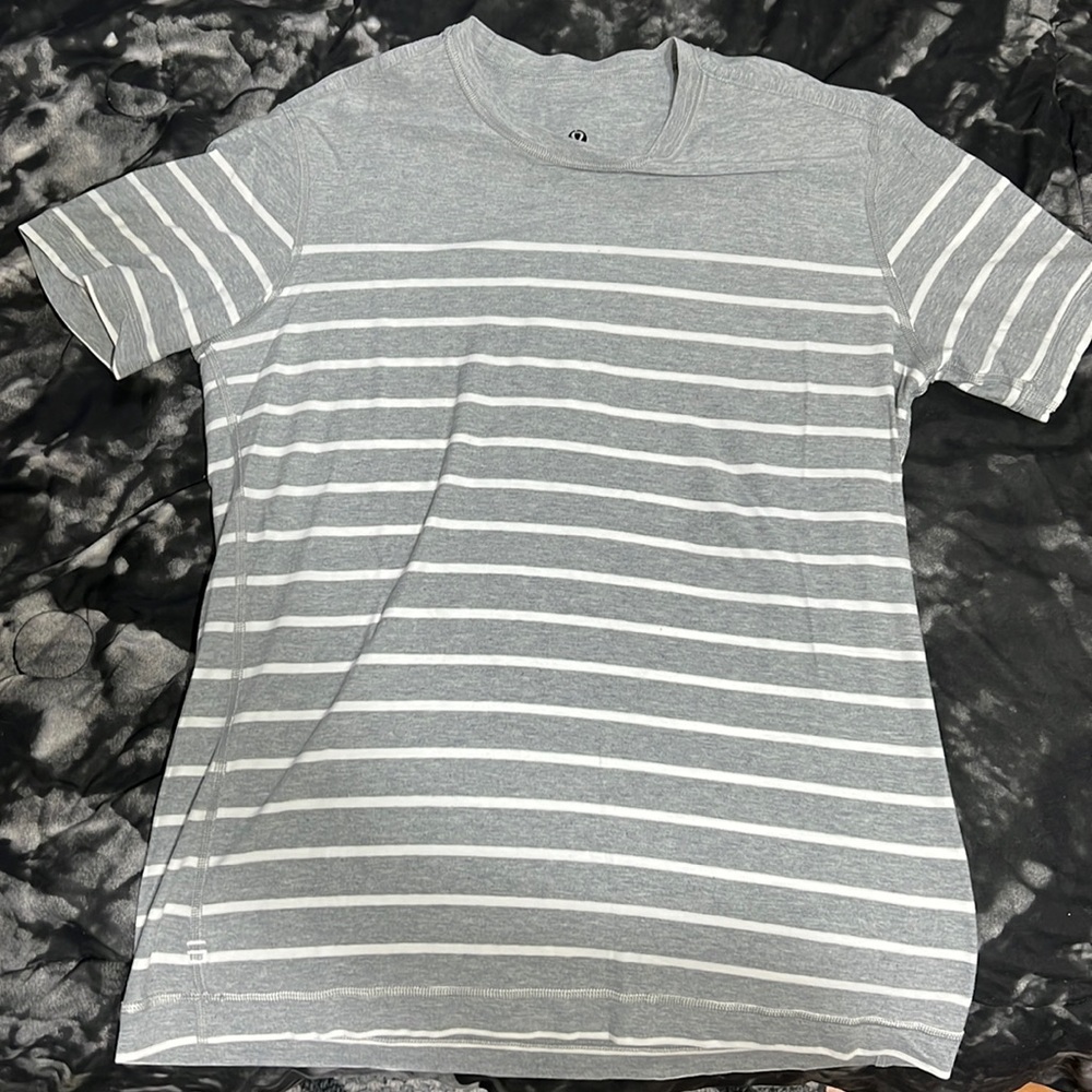 Small • Lululemon • Shirt